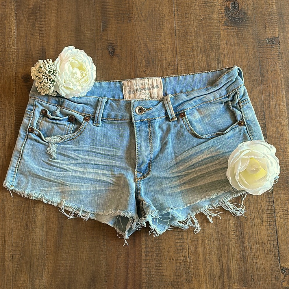 Dollhouse distressed jean shorts Size 13